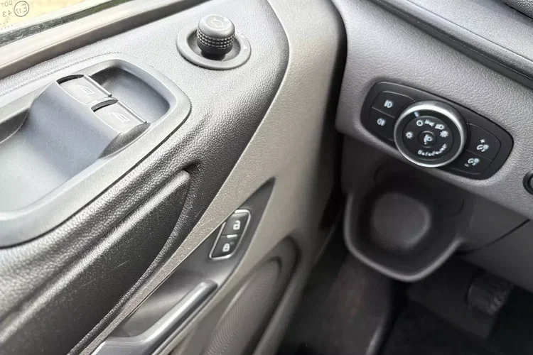 Ford transit-custom L2H2 61900zł NETTO 2.0TdCi/170KM zdjęcie 19