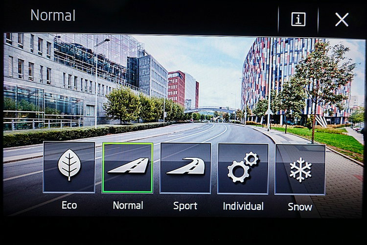 Skoda Kodiaq 7-OSÓB 4x4 DSG 190KM Navi+ACC+LED+Kamera Gwarancja 1WŁ. Kraj Bezwypadk 4x2 zdjęcie 27