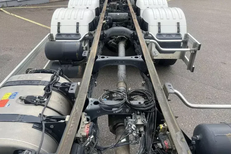 Scania R560 B8x4 4 / Rama do zabudowy / kab. sypialna / PTO zdjęcie 11