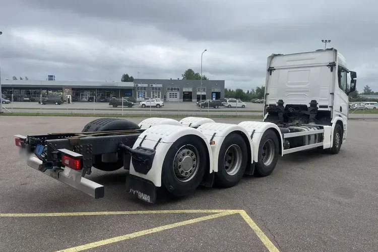 Scania R560 B8x4 4 / Rama do zabudowy / kab. sypialna / PTO zdjęcie 3