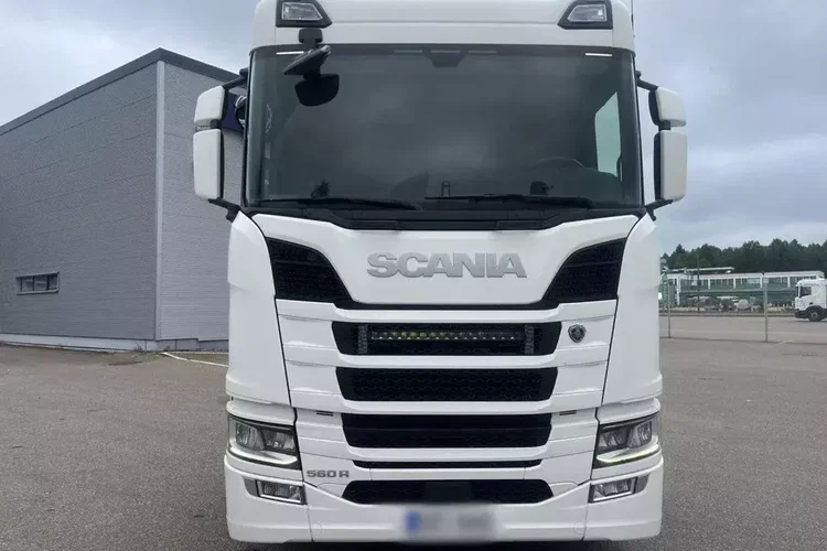 Scania R560 B8x4 4 / Rama do zabudowy / kab. sypialna / PTO zdjęcie 4