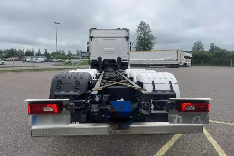 Scania R560 B8x4 4 / Rama do zabudowy / kab. sypialna / PTO zdjęcie 5