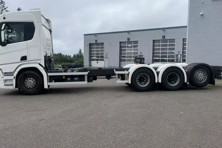 Scania R560 B8x4 4 / Rama do zabudowy / kab. sypialna / PTO zdjęcie 6