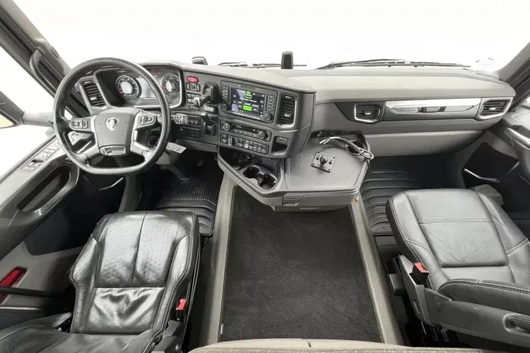 Scania R560 B8x4 4 / Rama do zabudowy / kab. sypialna / PTO zdjęcie 9