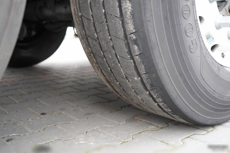 KEMPF WYWROTKA 60m3 / KLAPO DRZWI / OŚ PODNOSZONA / 2021  zdjęcie 18