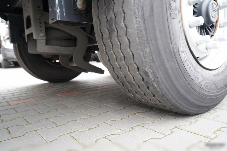 Wielton / FIRANKA / STANDARD / OŚ PODNOSZONA / PLANDEKA ZBROJONA zdjęcie 19