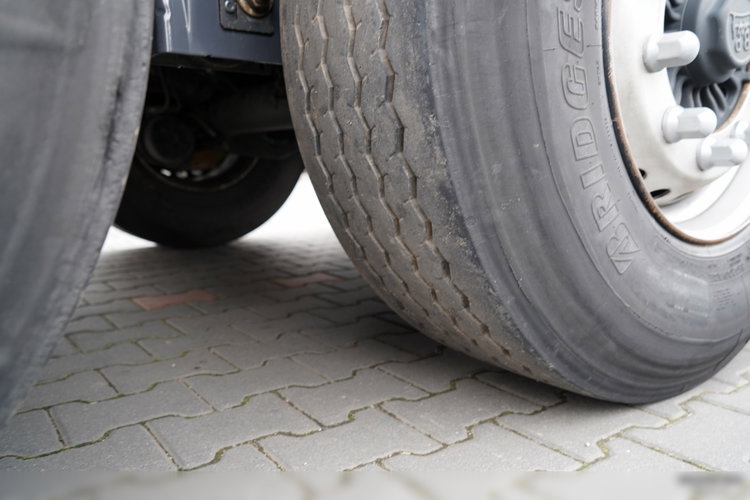 Wielton / FIRANKA / STANDARD / OŚ PODNOSZONA / PLANDEKA ZBROJONA zdjęcie 20