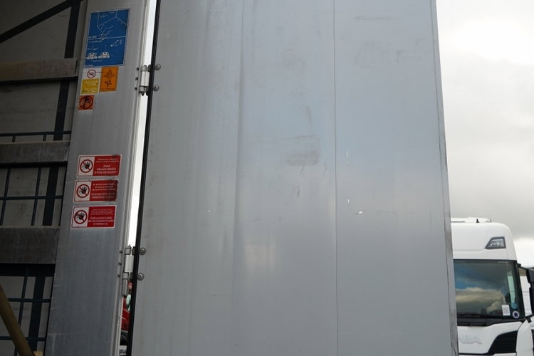 Wielton / FIRANKA / STANDARD / OŚ PODNOSZONA / PLANDEKA ZBROJONA zdjęcie 14