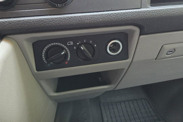 Volkswagen Transporter 2.0 Tdi 9 osób Long 2xnawiewy bezwypadkowy zdjęcie 15