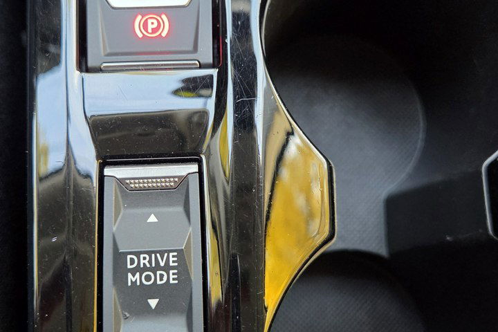 Peugeot 2008 1.2 ALLURE FV 23% Ast. Pasa Kamera 360 Navi Skóra PDC Super Stan zdjęcie 22