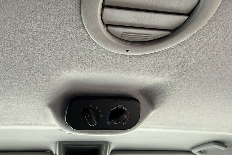 Ford Transit Custom 9-osobowy. zdjęcie 13