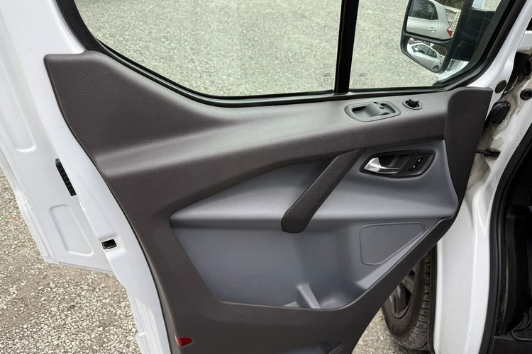 Ford Transit Custom 9-osobowy. zdjęcie 18