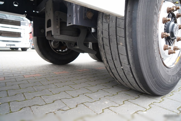 Wielton / FIRANKA / STANDARD / OŚ PODNOSZONA / PLANDEKA ZBROJONA zdjęcie 22