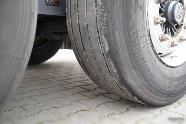 Wielton / FIRANKA / STANDARD / OŚ PODNOSZONA / PLANDEKA ZBROJONA zdjęcie 24