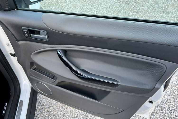 Ford Kuga Titanium zdjęcie 21