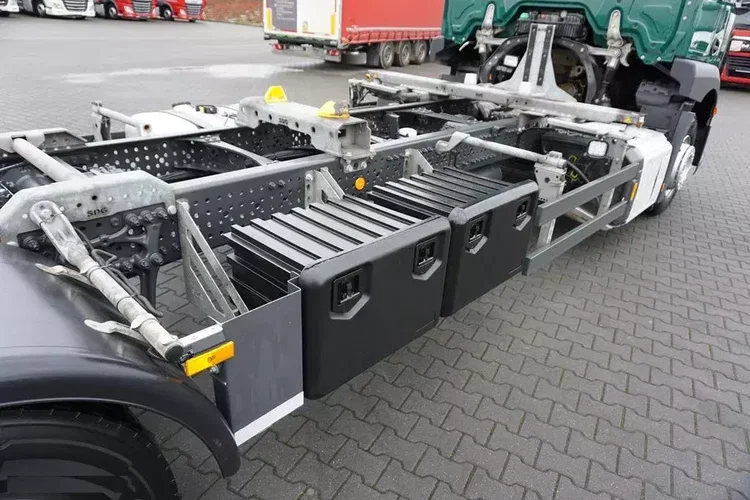 Mercedes / 1833 / E 6 / BDF + WINDA / 7.15 , 7.45, 7.82 M / ŁAD. 9 610 KG zdjęcie 14