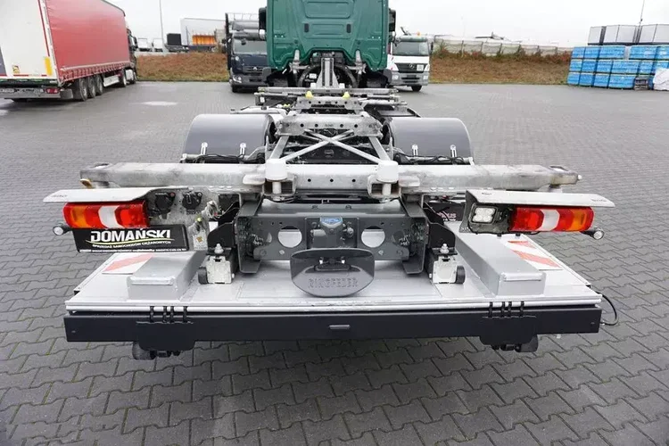 Mercedes / 1833 / E 6 / BDF + WINDA / 7.15 , 7.45, 7.82 M / ŁAD. 9 610 KG zdjęcie 16