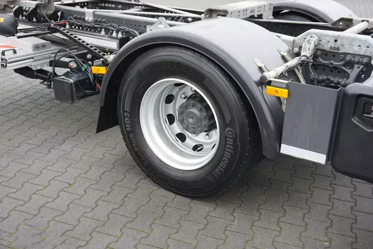 Mercedes / 1833 / E 6 / BDF + WINDA / 7.15 , 7.45, 7.82 M / ŁAD. 9 610 KG zdjęcie 19