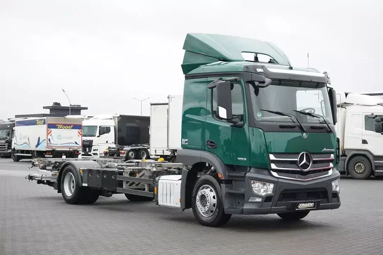 Mercedes / 1833 / E 6 / BDF + WINDA / 7.15 , 7.45, 7.82 M / ŁAD. 9 610 KG zdjęcie 2