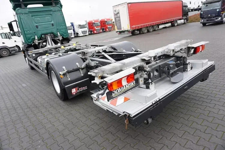 Mercedes / 1833 / E 6 / BDF + WINDA / 7.15 , 7.45, 7.82 M / ŁAD. 9 610 KG zdjęcie 21