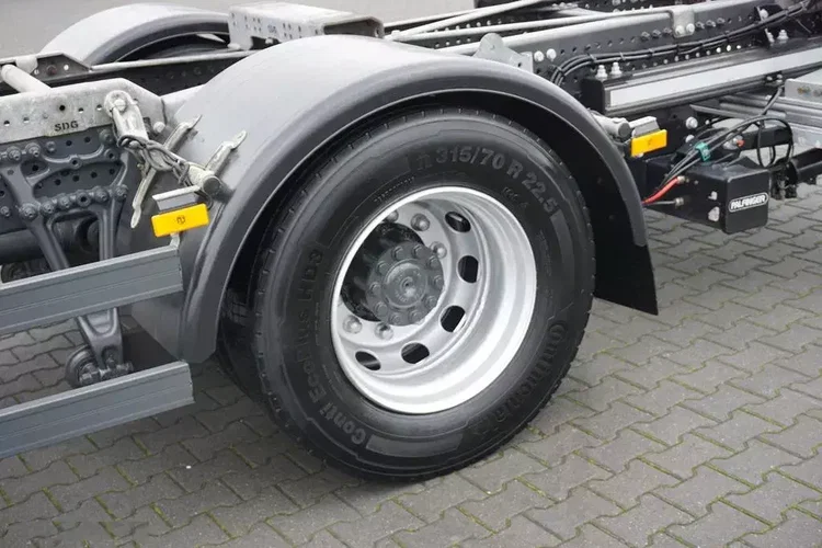 Mercedes / 1833 / E 6 / BDF + WINDA / 7.15 , 7.45, 7.82 M / ŁAD. 9 610 KG zdjęcie 24