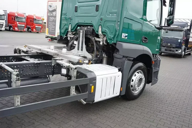 Mercedes / 1833 / E 6 / BDF + WINDA / 7.15 , 7.45, 7.82 M / ŁAD. 9 610 KG zdjęcie 28