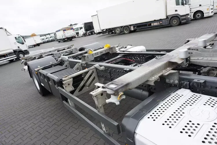 Mercedes / 1833 / E 6 / BDF + WINDA / 7.15 , 7.45, 7.82 M / ŁAD. 9 610 KG zdjęcie 29