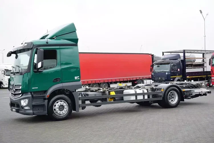 Mercedes / 1833 / E 6 / BDF + WINDA / 7.15 , 7.45, 7.82 M / ŁAD. 9 610 KG zdjęcie 3