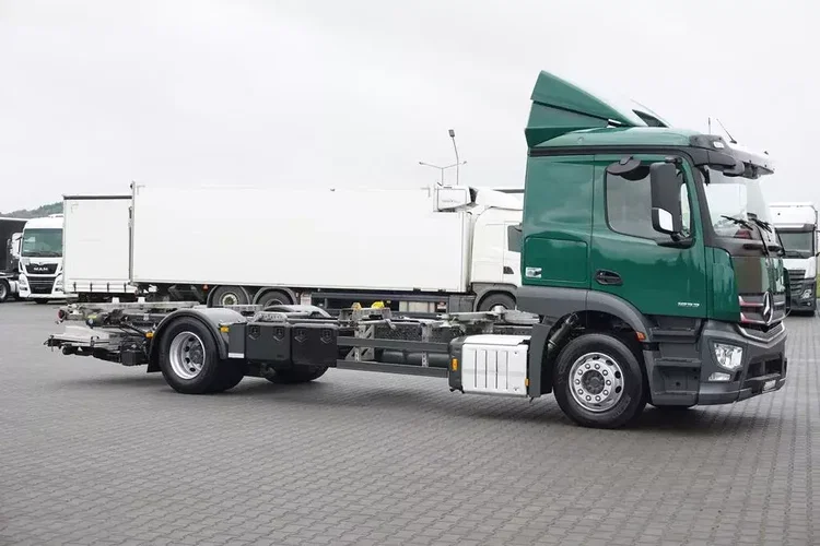 Mercedes / 1833 / E 6 / BDF + WINDA / 7.15 , 7.45, 7.82 M / ŁAD. 9 610 KG zdjęcie 4