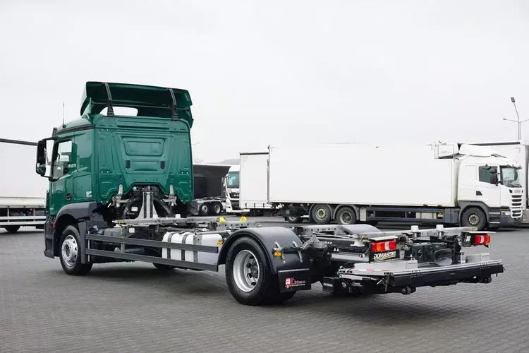 Mercedes / 1833 / E 6 / BDF + WINDA / 7.15 , 7.45, 7.82 M / ŁAD. 9 610 KG zdjęcie 5