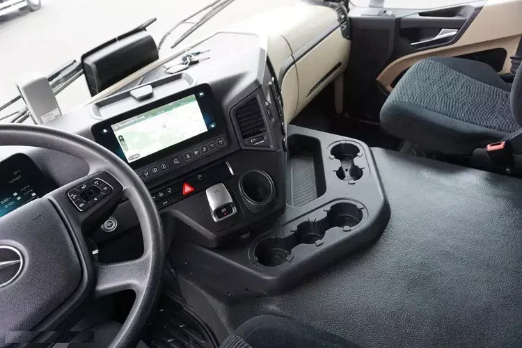 Mercedes / 1833 / E 6 / BDF + WINDA / 7.15 , 7.45, 7.82 M / ŁAD. 9 610 KG zdjęcie 9