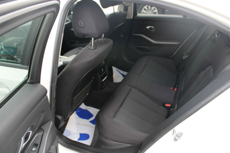 BMW 318 Salon Polska Gwarancja Grzane fotele zdjęcie 12