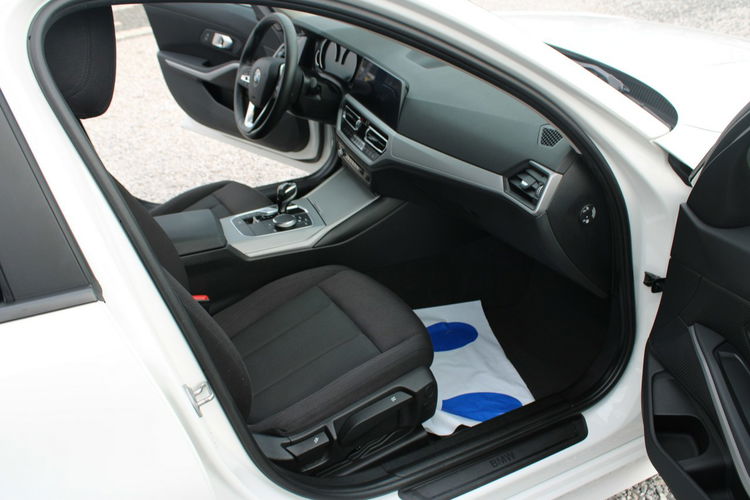 BMW 318 Salon Polska Gwarancja Grzane fotele zdjęcie 29