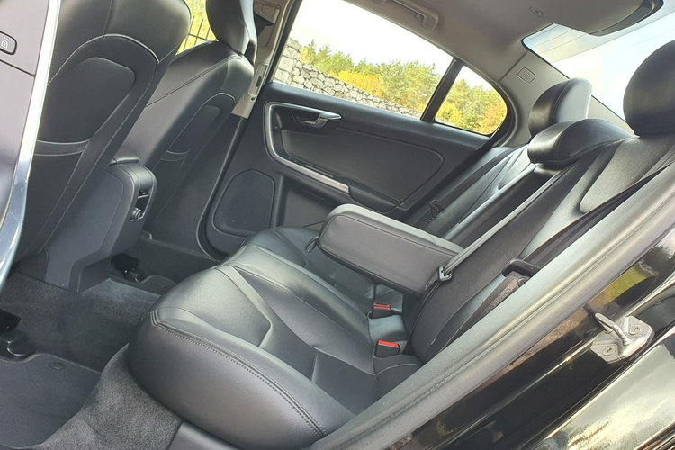 Volvo S60 2.0 D3 150KM # Momentum # NAVI # Automat # Skóra # Pełna Dokumentacja zdjęcie 8