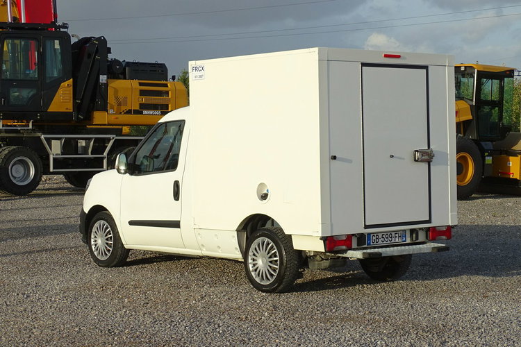 Fiat Doblo Chłodnia Izoterma Lambert, Agregat spalinowo elektryczny Carrier Euro6 zdjęcie 4