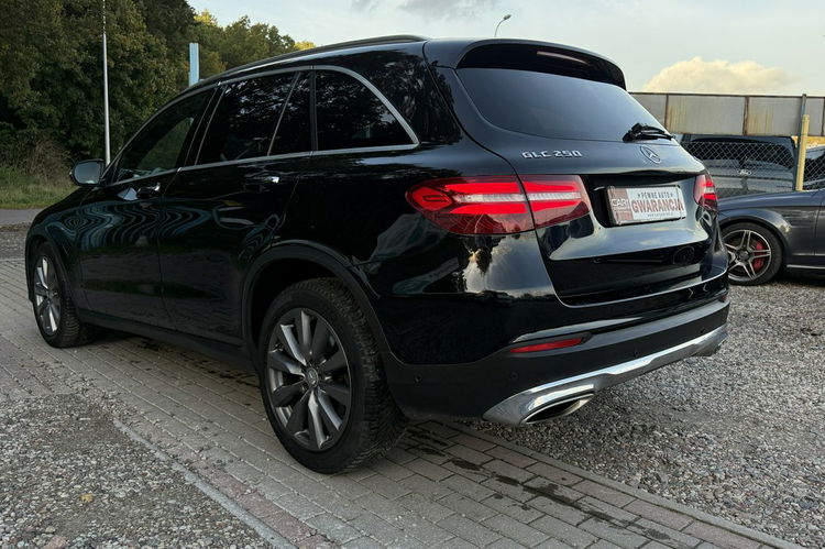 Mercedes GLC 250 4-Matic polski salon ledy skóry Navi czarny dach zamiana 1r. Gwarancji zdjęcie 10