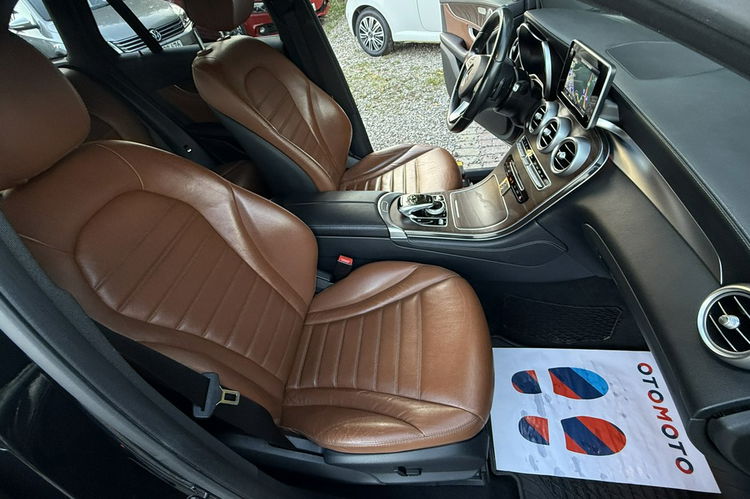 Mercedes GLC 250 4-Matic polski salon ledy skóry Navi czarny dach zamiana 1r. Gwarancji zdjęcie 32
