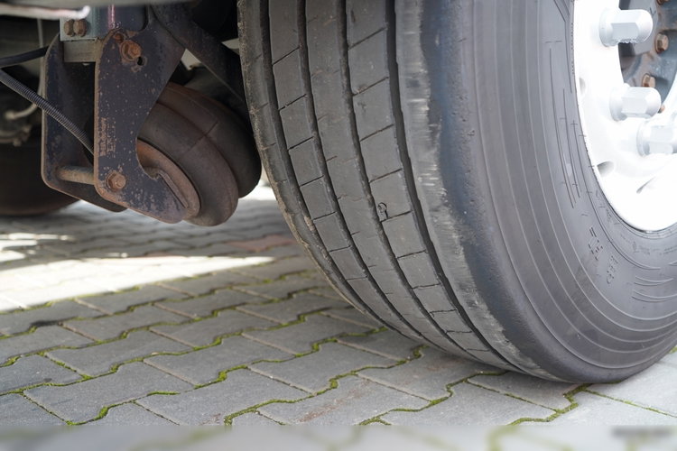 Volvo FH 500 / ZESTAW / HYDRAULIKA / RETARDER / I-SAVE / KLIMA POSTOJOWA + KEMPF WYWROTKA 60m3 /  OŚ PODNOSZONA / 2021 zdjęcie 20