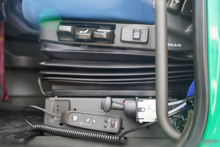 Volvo FH 500 / ZESTAW / HYDRAULIKA / RETARDER / I-SAVE / KLIMA POSTOJOWA + KEMPF WYWROTKA 60m3 /  OŚ PODNOSZONA / 2021 zdjęcie 25