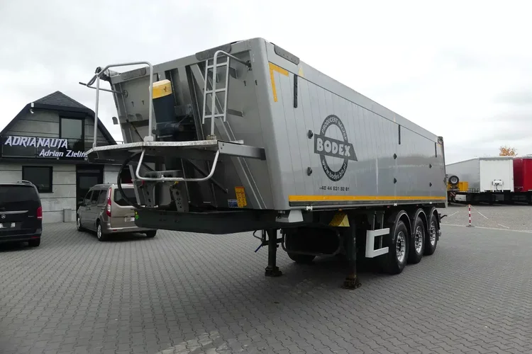 BODEX WYWROTKA 34m3 / OŚ PODNOSZONA / zdjęcie 1
