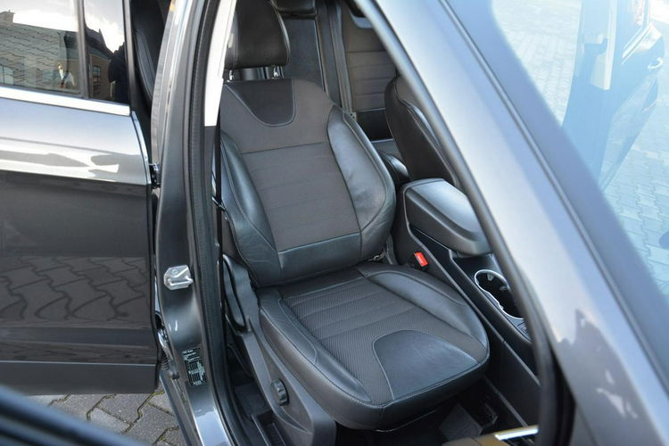 Ford Kuga Titanium Pół-skóry Navi Tablet 2xParktr. Asystent pasa Park Assist Alu zdjęcie 17