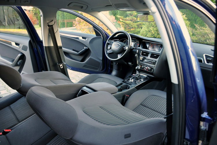 Audi A4 2.0TDI(177KM) Lift Radar ACC Navi MMI Welur El.Fotel 2xParktr. Alu17" zdjęcie 24