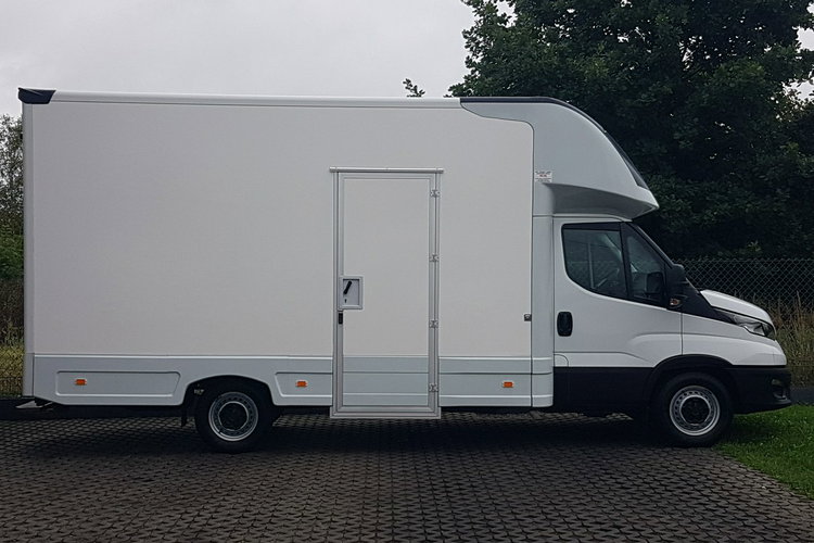 Iveco Daily KONTENER NISKOPODŁOGOWY 4.43x2.23x2.42 SKLEP BAR FOODTRUCK KAMPER AC zdjęcie 12