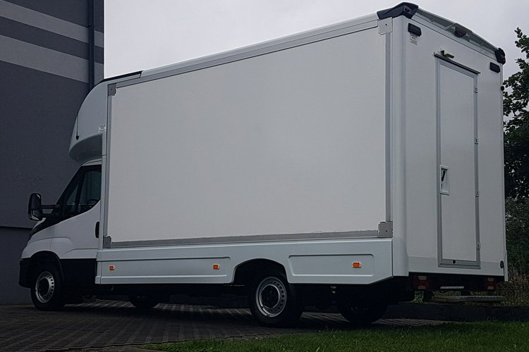 Iveco Daily KONTENER NISKOPODŁOGOWY 4.43x2.23x2.42 SKLEP BAR FOODTRUCK KAMPER AC zdjęcie 28