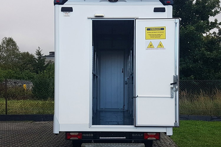 Iveco Daily KONTENER NISKOPODŁOGOWY 4.43x2.23x2.42 SKLEP BAR FOODTRUCK KAMPER AC zdjęcie 5