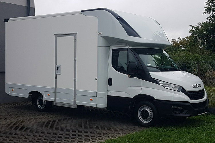 Iveco Daily KONTENER NISKOPODŁOGOWY 4.43x2.23x2.42 SKLEP BAR FOODTRUCK KAMPER AC zdjęcie 1