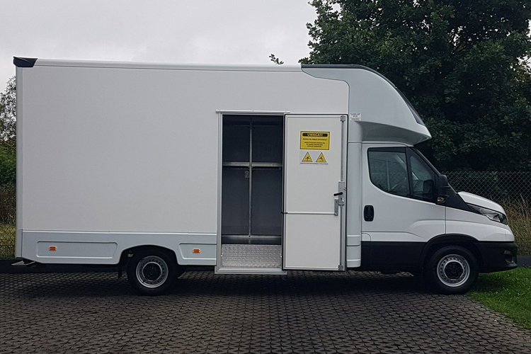 Iveco Daily KONTENER NISKOPODŁOGOWY 4.43x2.23x2.42 SKLEP BAR FOODTRUCK KAMPER AC zdjęcie 17