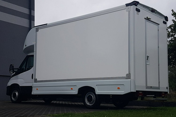 Iveco Daily KONTENER NISKOPODŁOGOWY 4.43x2.23x2.42 SKLEP BAR FOODTRUCK KAMPER AC zdjęcie 28