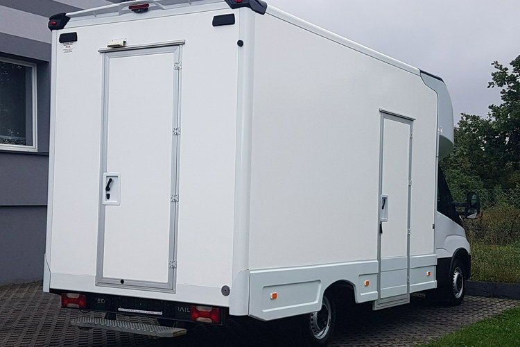 Iveco Daily KONTENER NISKOPODŁOGOWY 4.43x2.23x2.42 SKLEP BAR FOODTRUCK KAMPER AC zdjęcie 4