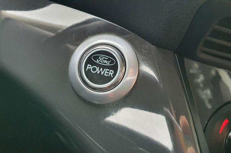 Ford Kuga 2.0 TDCi 140KM # 4x4 # Titanium # Bogate Wyposażenie # Super Stan zdjęcie 23